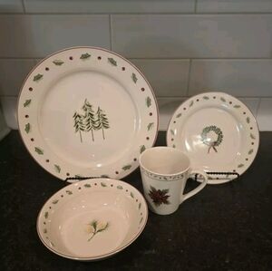 MB Merry Brite 4 piece place setting